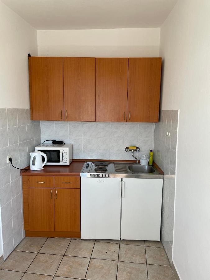Diana Rooms And Apartments Starigrad Paklenica Buitenkant foto