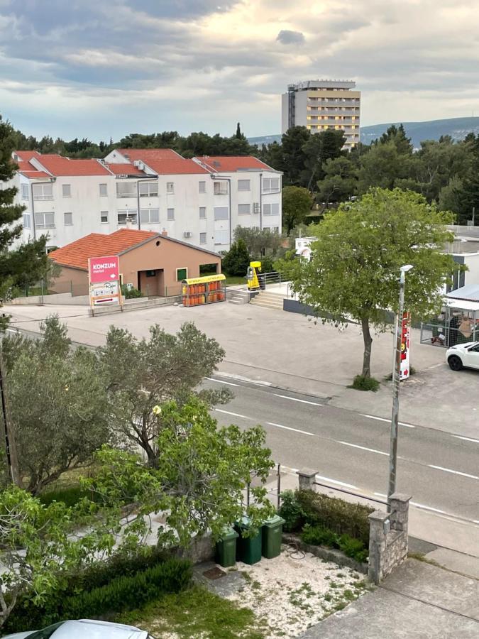Diana Rooms And Apartments Starigrad Paklenica Buitenkant foto
