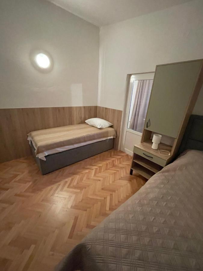 Diana Rooms And Apartments Starigrad Paklenica Buitenkant foto