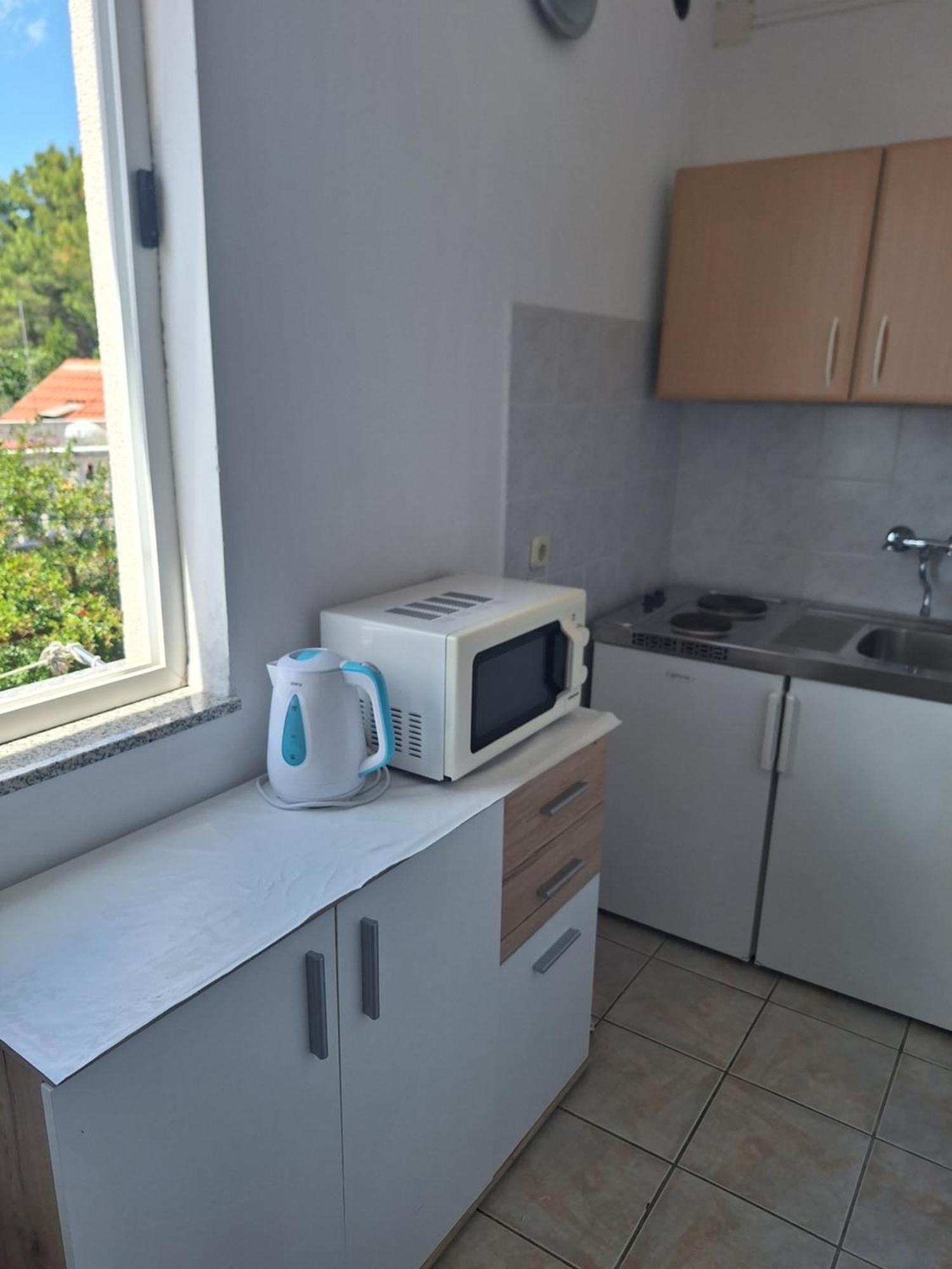 Diana Rooms And Apartments Starigrad Paklenica Buitenkant foto