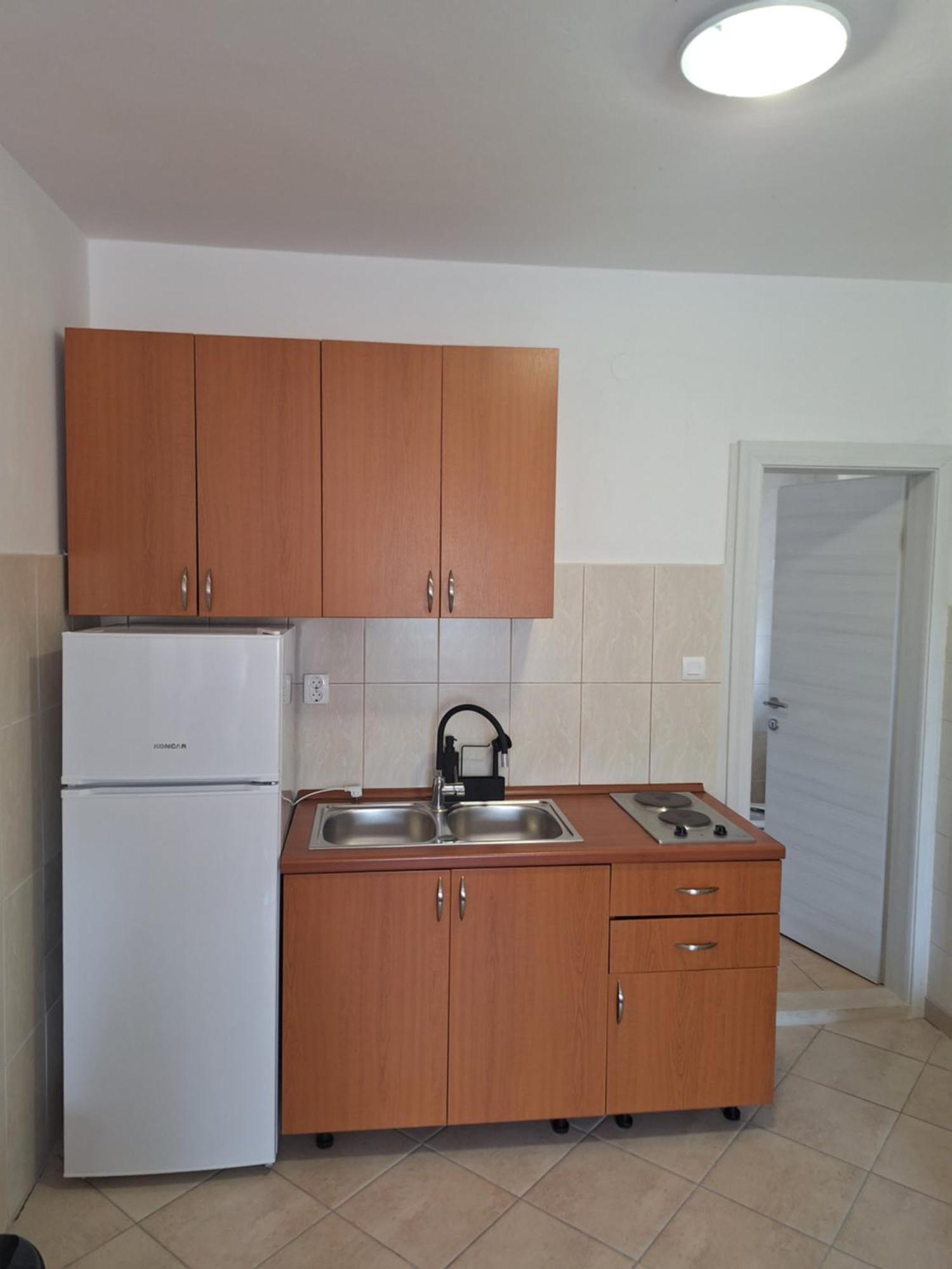 Diana Rooms And Apartments Starigrad Paklenica Buitenkant foto