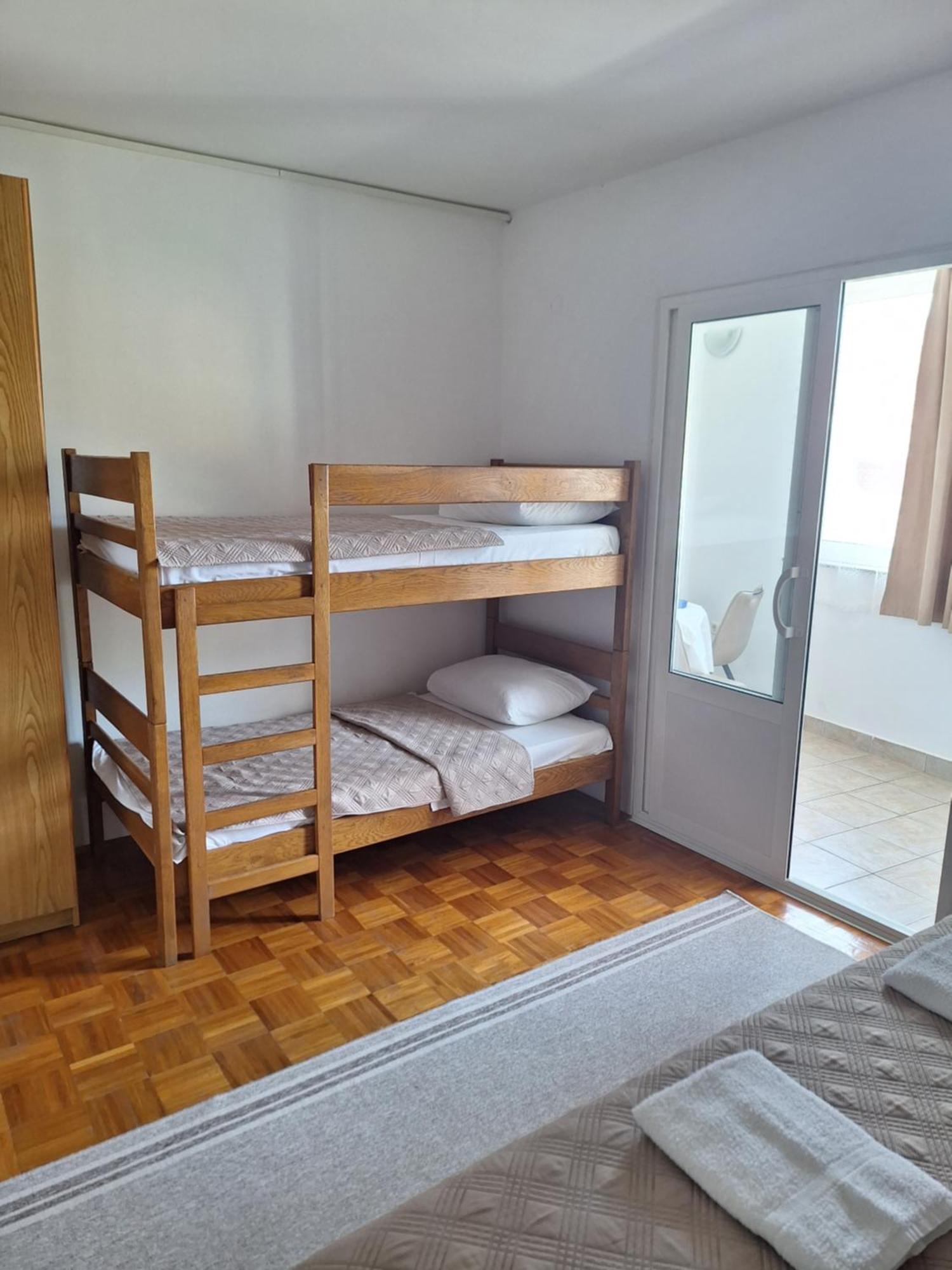 Diana Rooms And Apartments Starigrad Paklenica Buitenkant foto