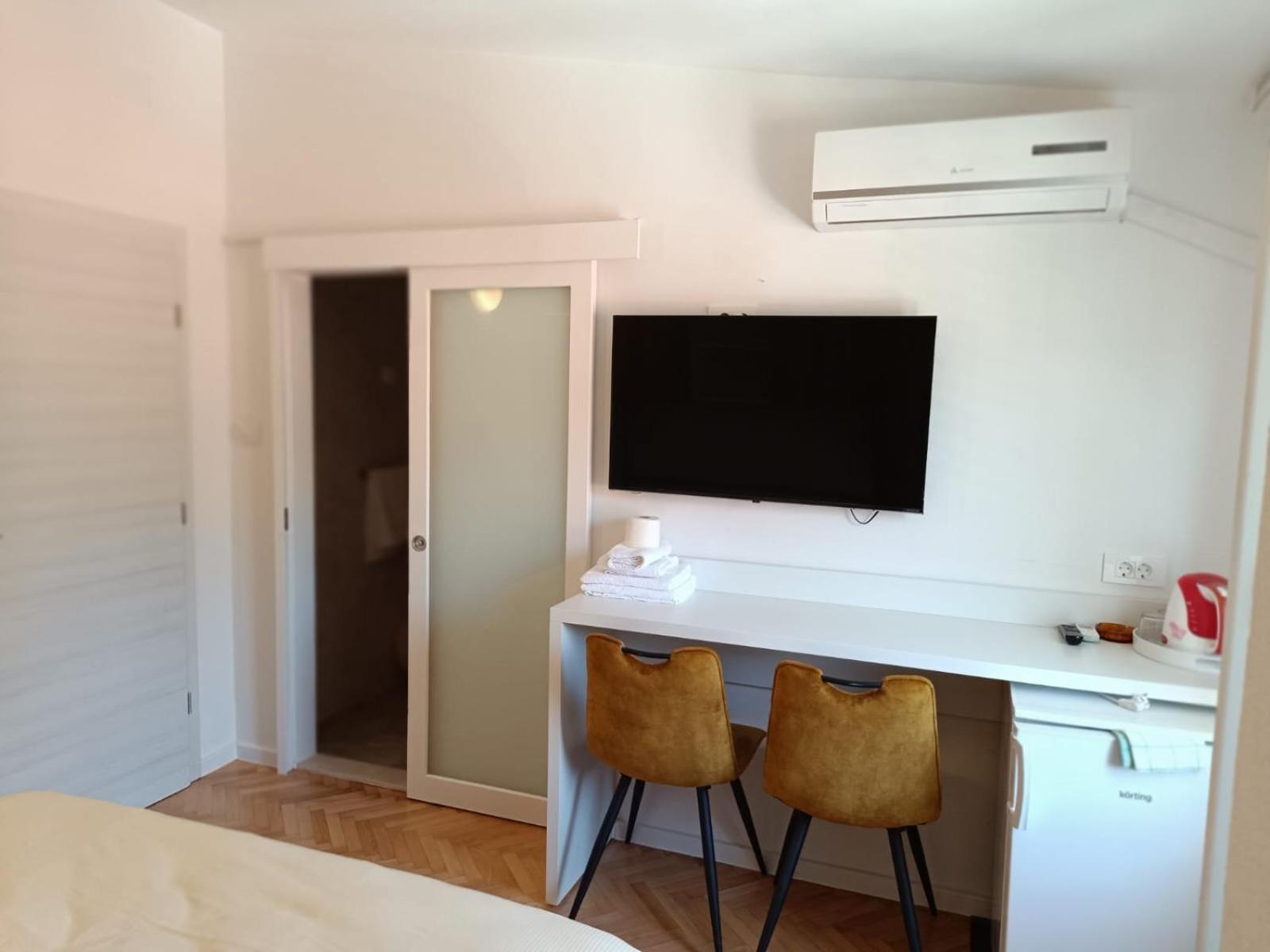 Diana Rooms And Apartments Starigrad Paklenica Kamer foto