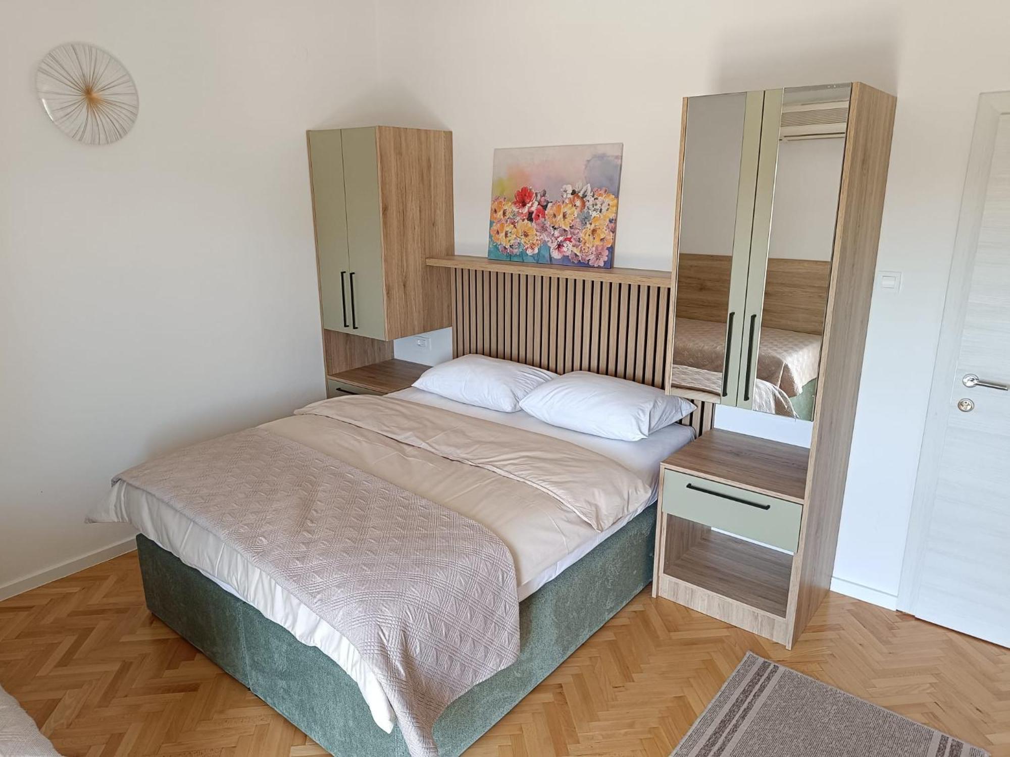 Diana Rooms And Apartments Starigrad Paklenica Buitenkant foto