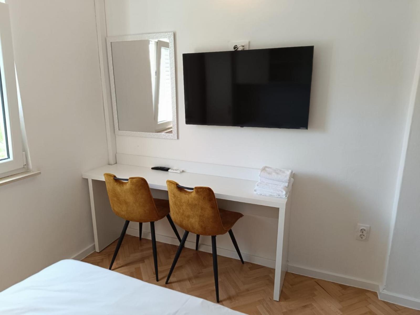 Diana Rooms And Apartments Starigrad Paklenica Kamer foto
