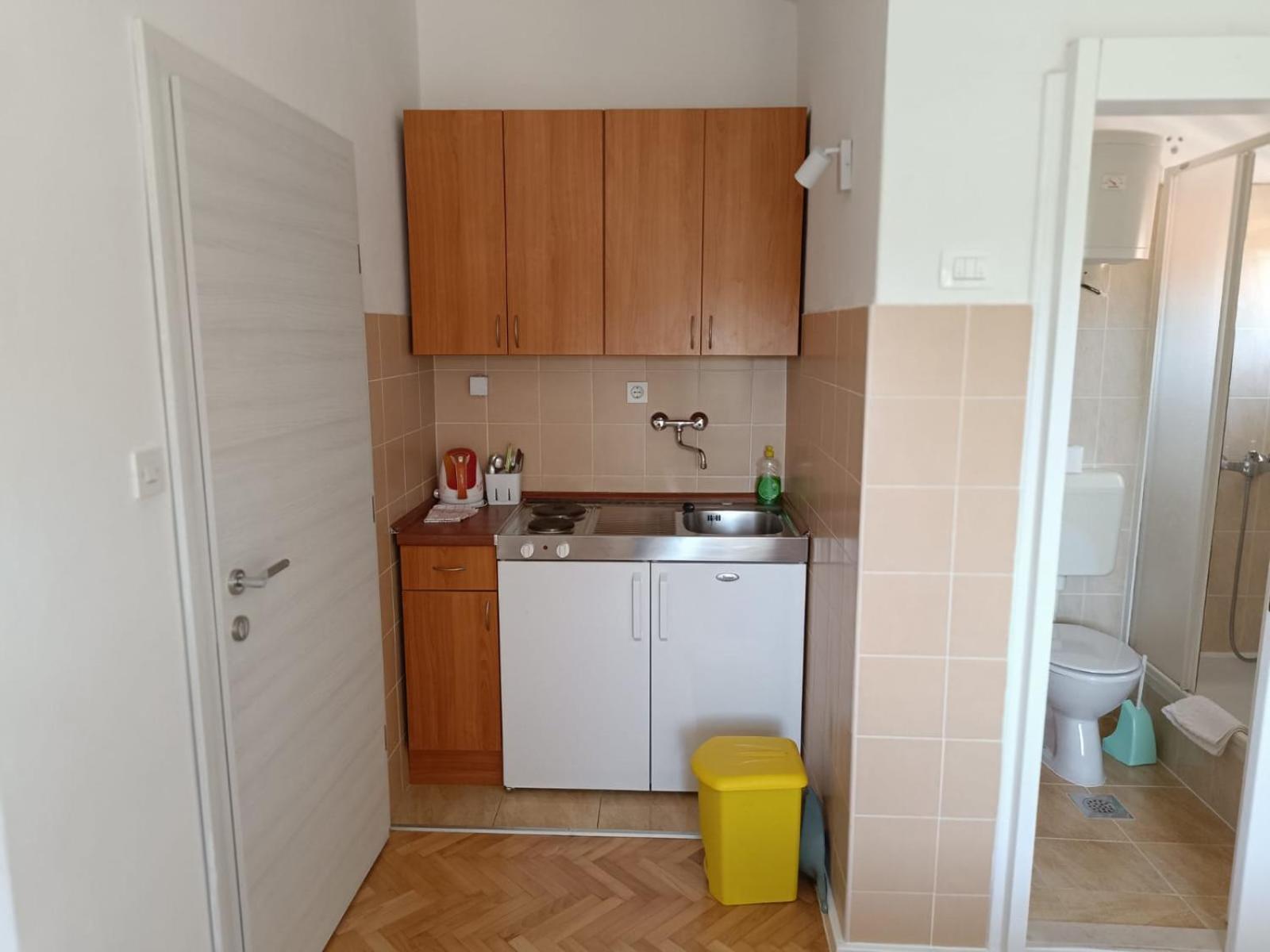 Diana Rooms And Apartments Starigrad Paklenica Kamer foto