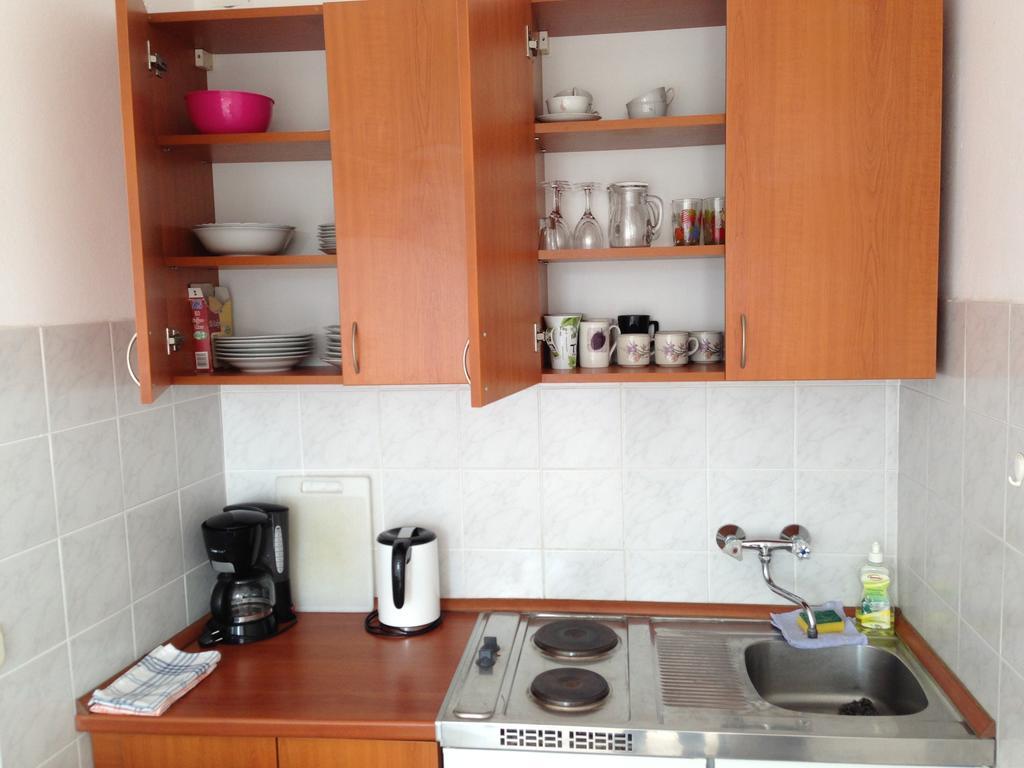 Diana Rooms And Apartments Starigrad Paklenica Kamer foto